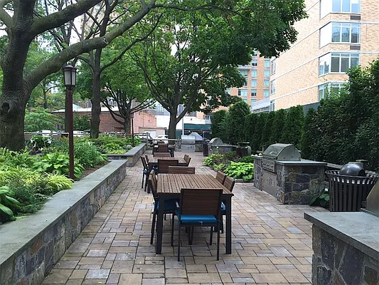 Sold by R New York | media 28