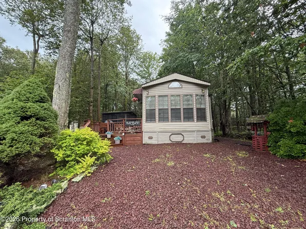 611 Hummingbird Dr, Gouldsboro, PA 18424
