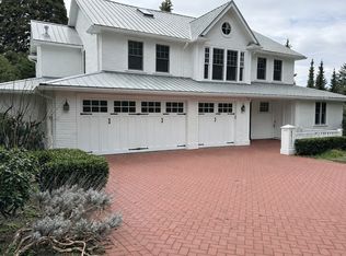8975 NE 10th St, Bellevue, WA 98004