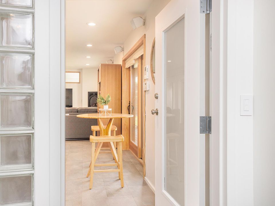 Entrance into unit C