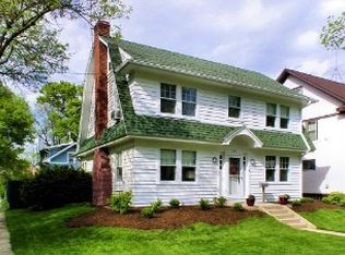 1049 Garfield Ave, Aurora, IL 60506