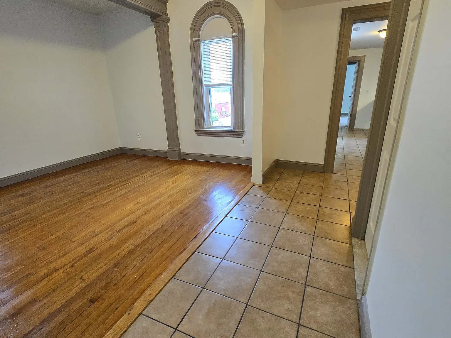 3 bed, 1100 sqft, $1,950 — Photo 2