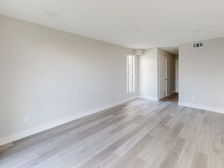 953 N Mariposa Ave #2 — Photo 8