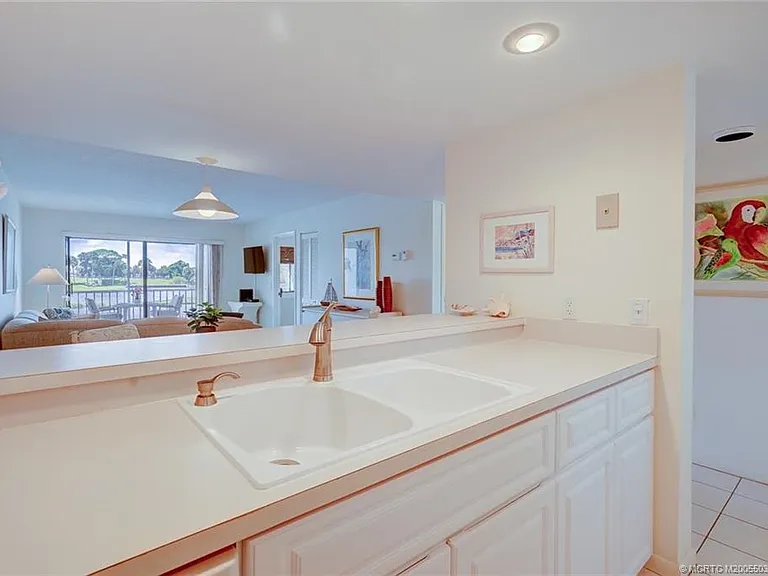5593 NE Gulfstream Way — Photo 6