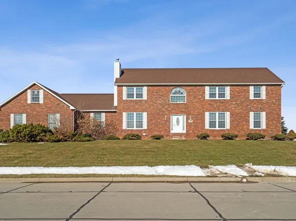 482 8th Ave NW, Dyersville, IA 52040