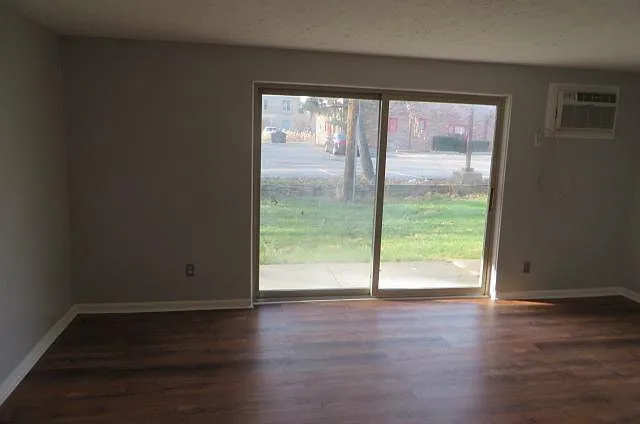 24325 Detroit Rd — Photo 6