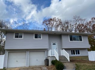 8 Maryanne Ave, Pt Jefferson Station, NY 11776