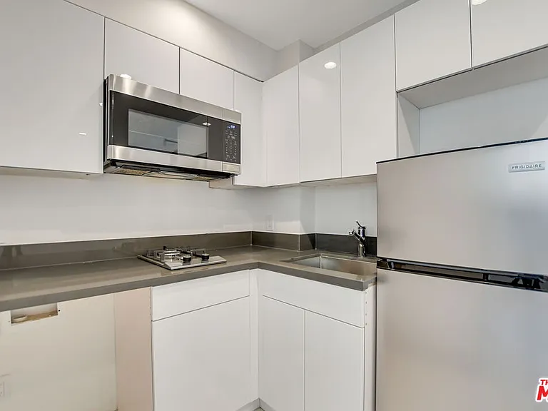 946 S Ridgeley Dr #205 — Photo 8