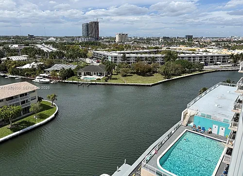 427 Golden Isles Dr #10D Photo 1