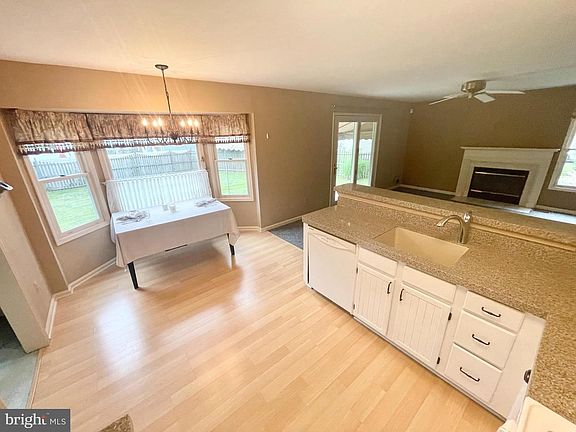 4th image of 7 Bolton Cir