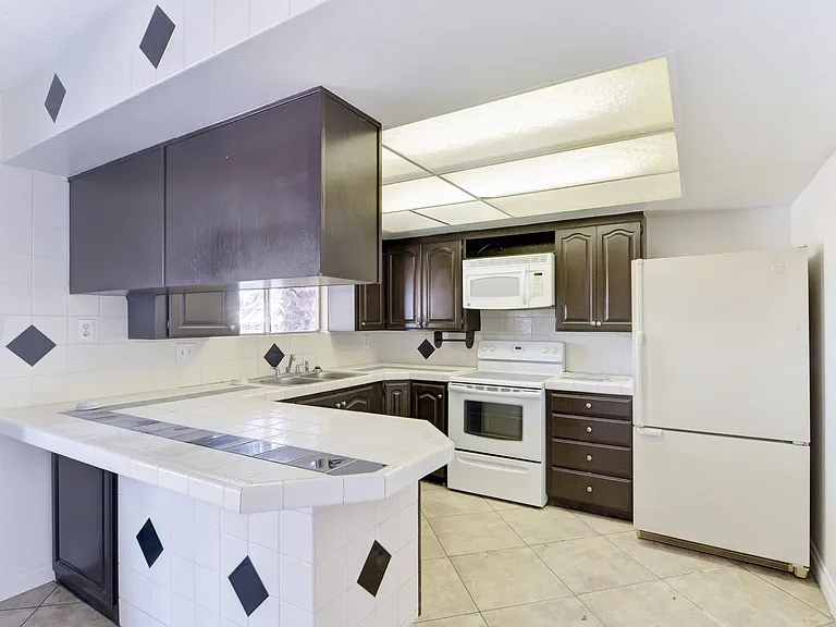 7640 Spencer St — Photo 8