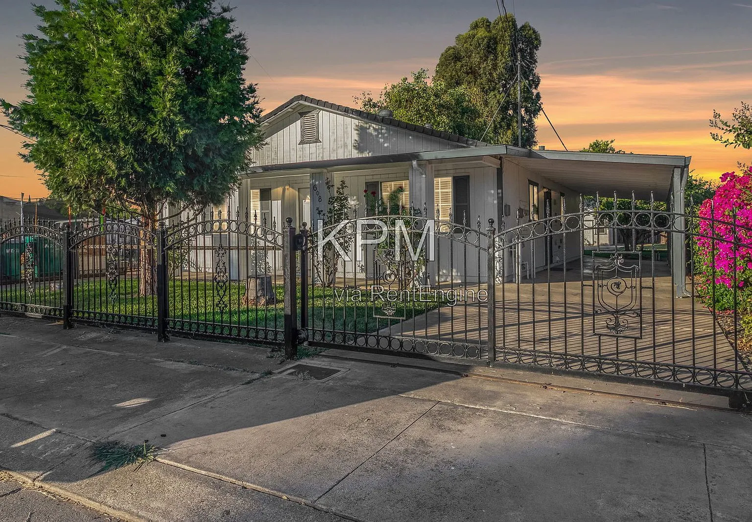3 bed, 2.0 bath, 1178 sqft, $2,300 — Photo 1