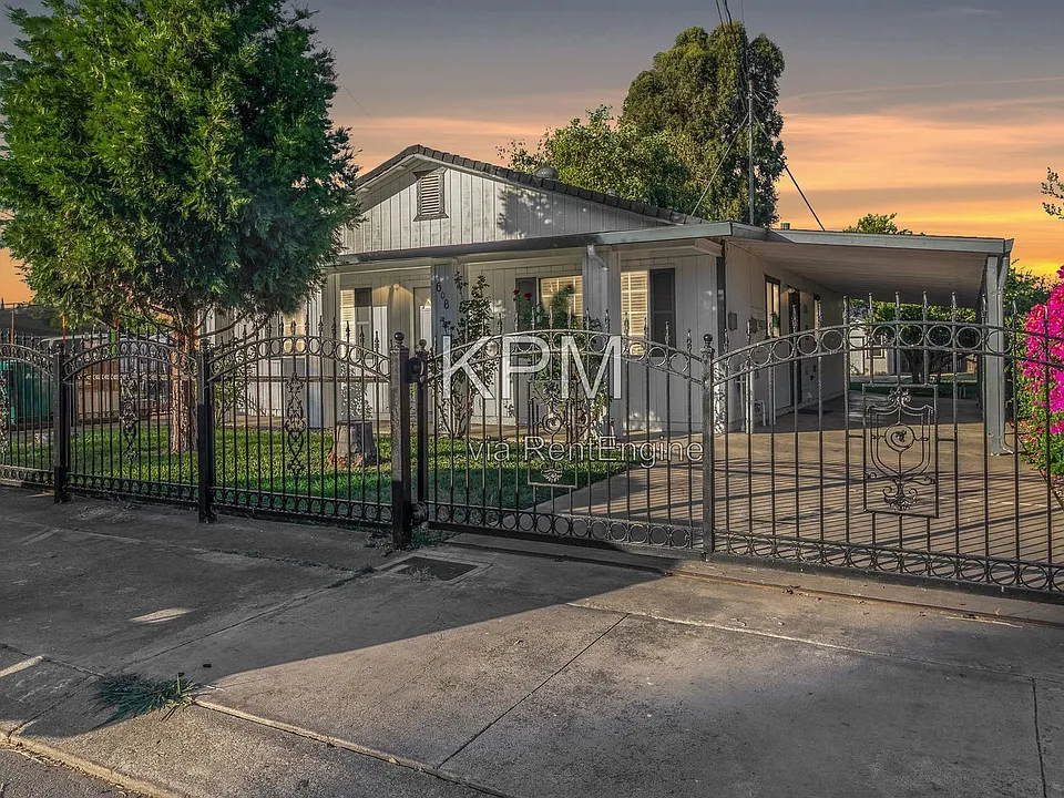 608 S Golden Gate Ave