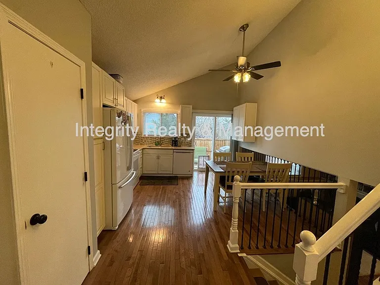 475 Chiswick Cir — Photo 13