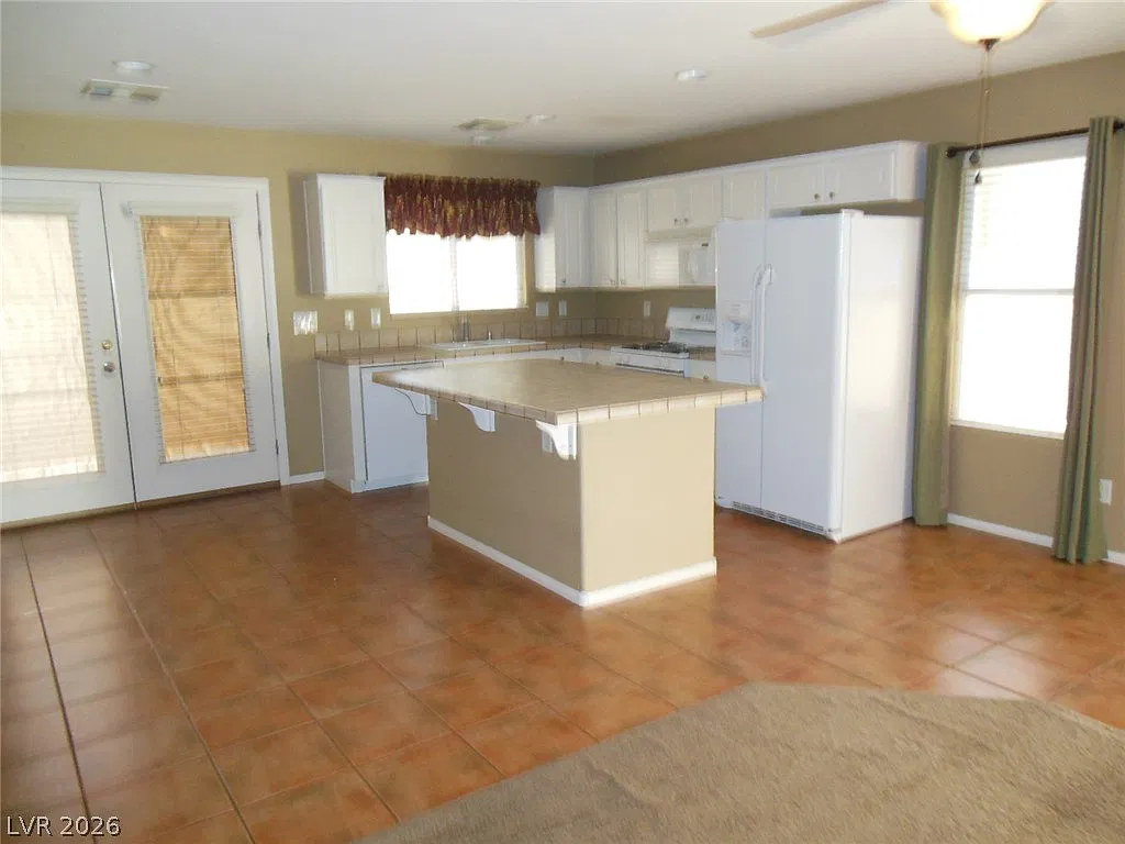 2 bed, 2.0 bath, 968 sqft, $1,550 — Photo 3