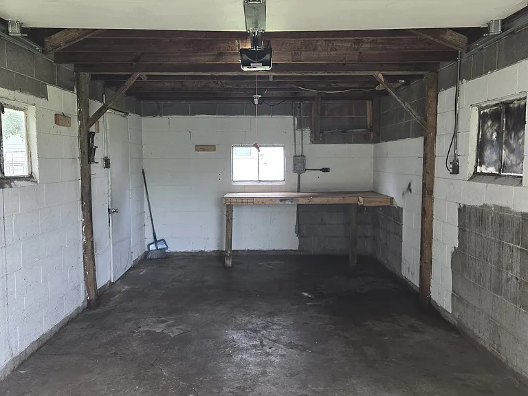 227 N Gladstone Ave — Photo 15