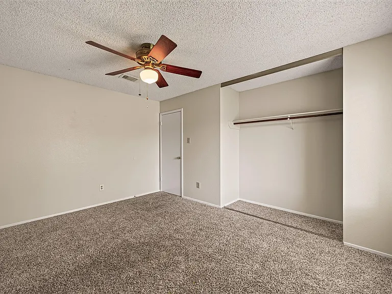 1818 Foxlake Dr — Photo 19