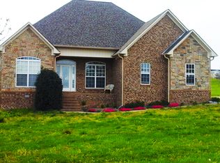 10 Remington Dr, Fayetteville, TN 37334