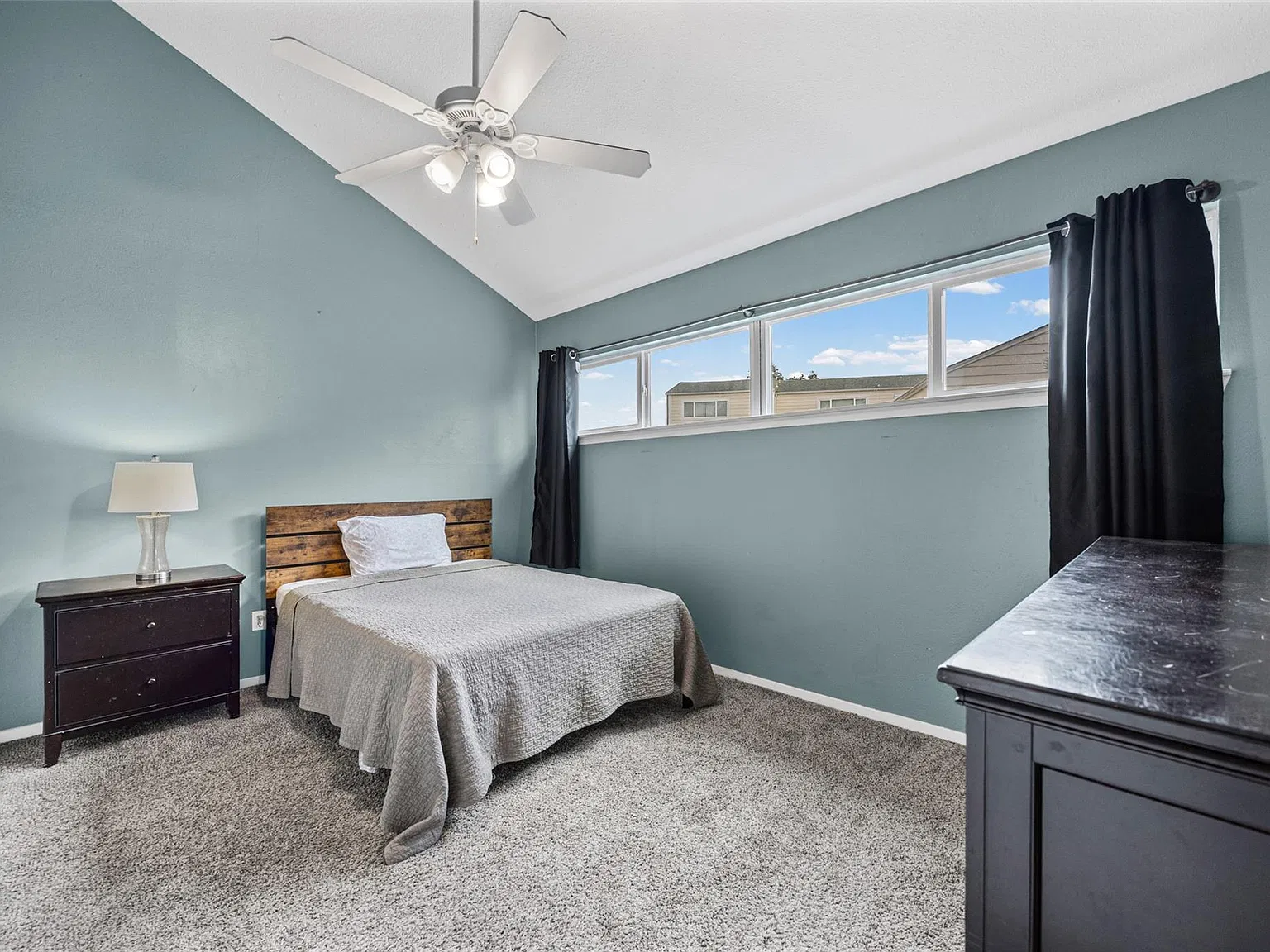 3 bed, 2.0 bath, 1385 sqft, $2,350 — Photo 4