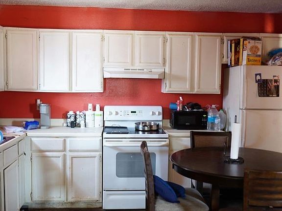 3rd image of 403 Castro Urdiales Dr