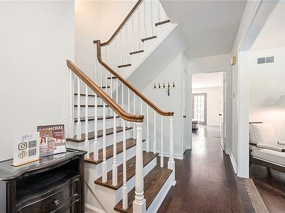 2nd image of 1470 Leafmore Pl