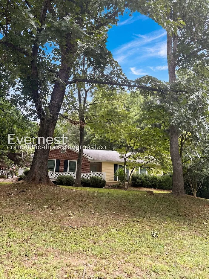 3 bed, 2.0 bath, 1419 sqft, $1,795 — Photo 1