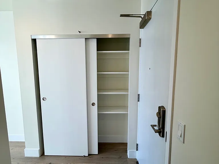 314 W 6th St #501 — Photo 3