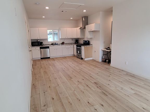 3rd image of 2040 1/2 Orange Ave