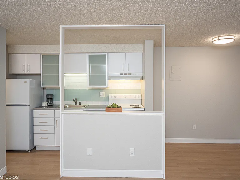 805 Dahlia — Photo 21