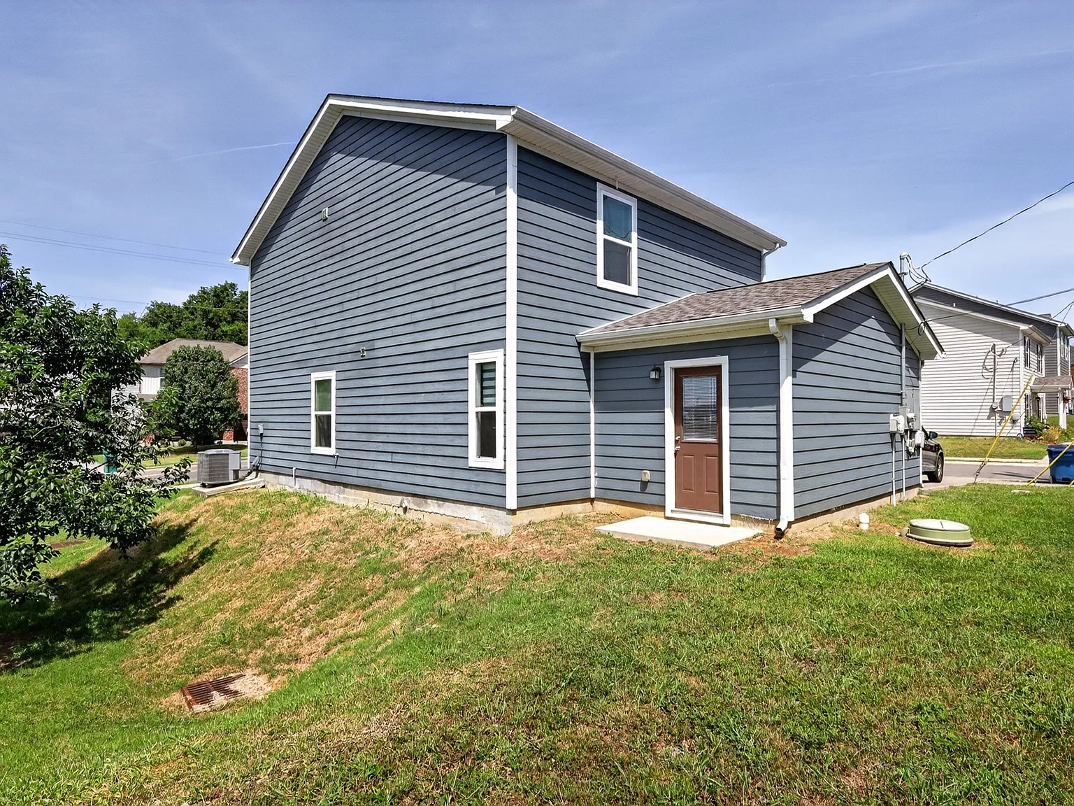 3 bed, 3.0 bath, 1634 sqft, $2,150 — Photo 4