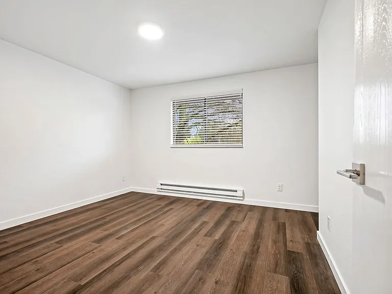 LSLV Lakeshore Lakeview — Photo 32