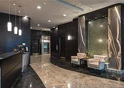 30 Grand Trunk Cres — Photo 4