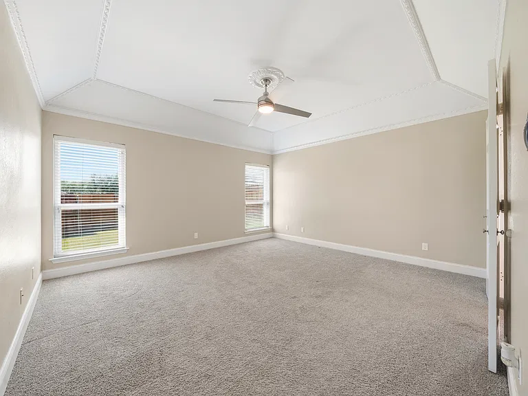 4925 Longwood Ct — Photo 21