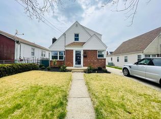 68 Soma St, New Hyde Park, NY 11040