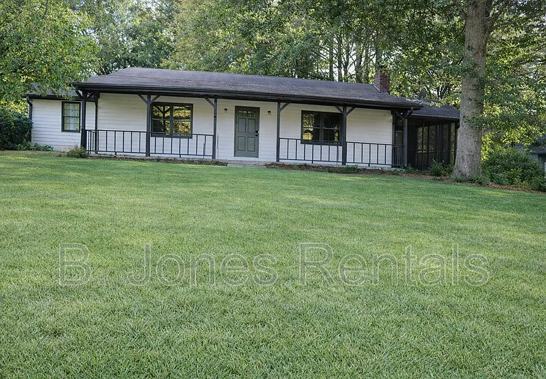 30 Fairfield Dr — Photo 1