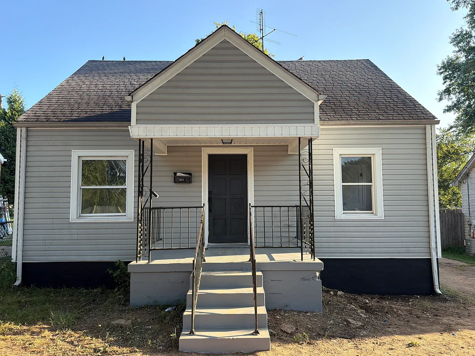 3 bed, 1079 sqft, $1,650 — Photo 1