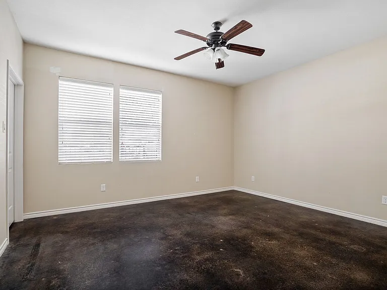 College Ave Apartments — Photo 42