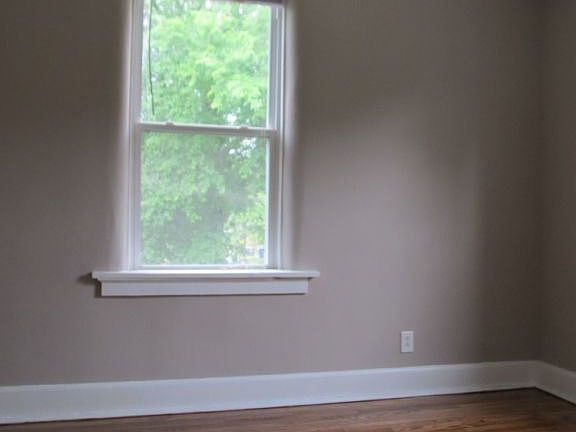 4th image of 2101 Forest Ave #A