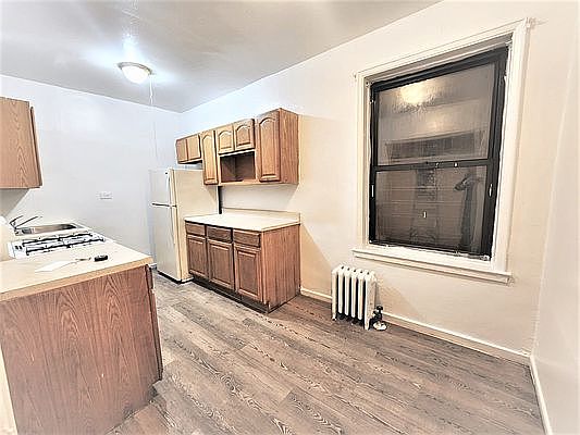 3rd image of 660 E 242nd St APT 2A
