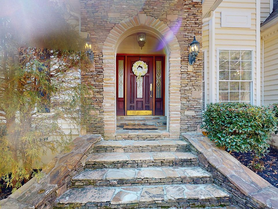 1st image of 509 Knobb Hill Dr NW
