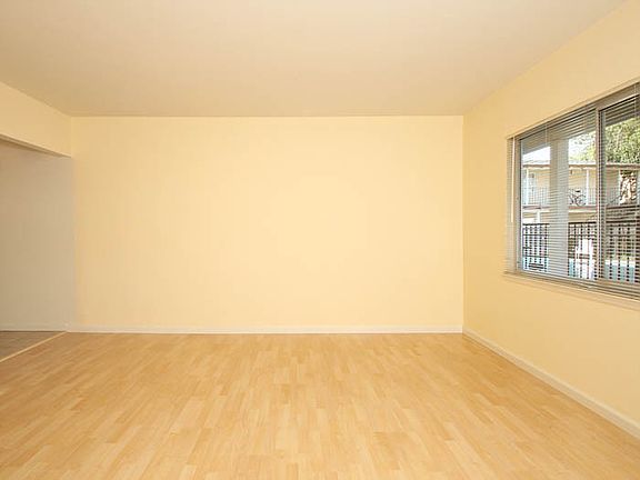 3rd image of 528 Kendall Ave APT 3