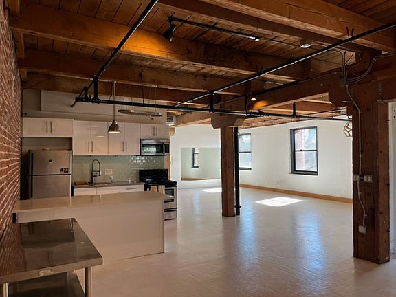 3rd image of 900 E 1st St APT 212