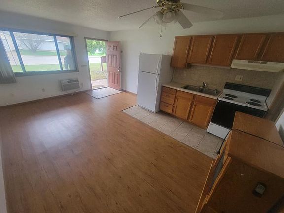 2nd image of 2222 32nd St S APT 26
