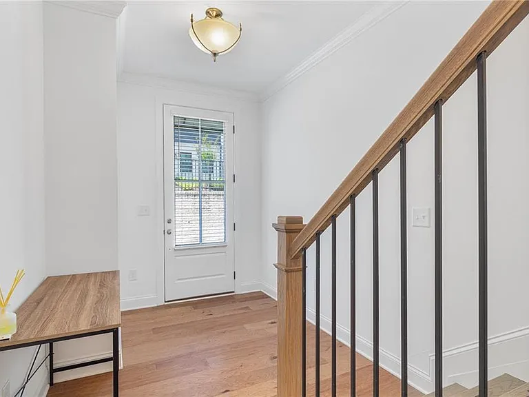 6543 Beacon Dr — Photo 2