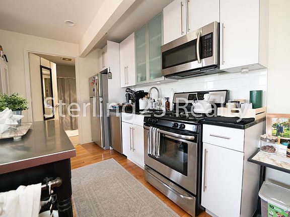 3rd image of 23-15 Astoria Blvd #D5
