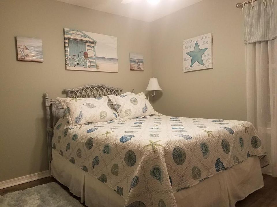 Unit bedroom with queen bed