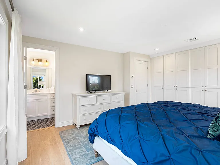 166 Greenwich St — Photo 17