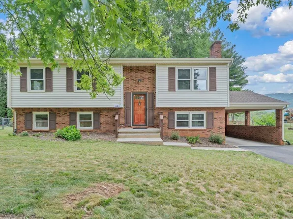 644 Knollwood Dr, Troutville, VA 24175