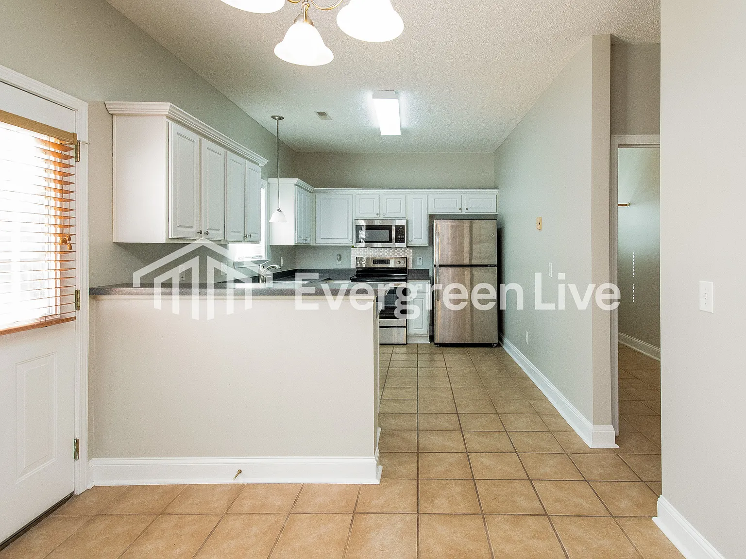 3 bed, 2.5 bath, 2024 sqft, $1,945 — Photo 4