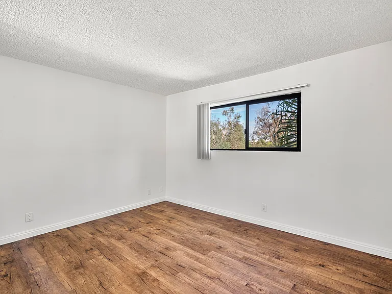Ariel Court Apts — Photo 27